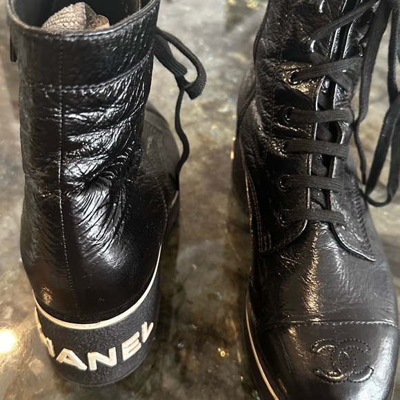 2021 Interlocking CC Logo Combat Boots
Women's Size: 39 1/2 - Picture 4 of 6